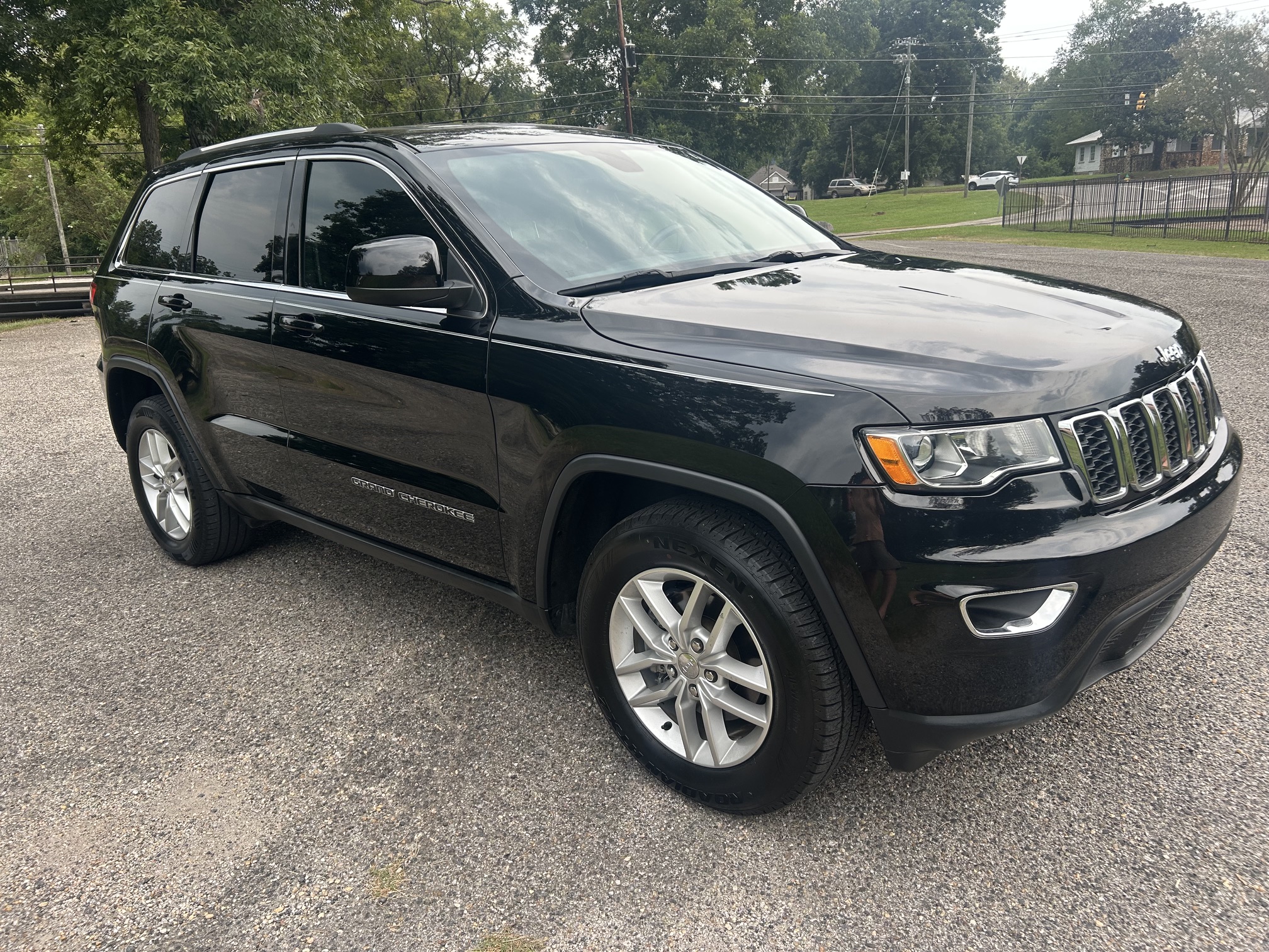 Used 2018 Jeep Grand Cherokee 2WD Laredo image 4