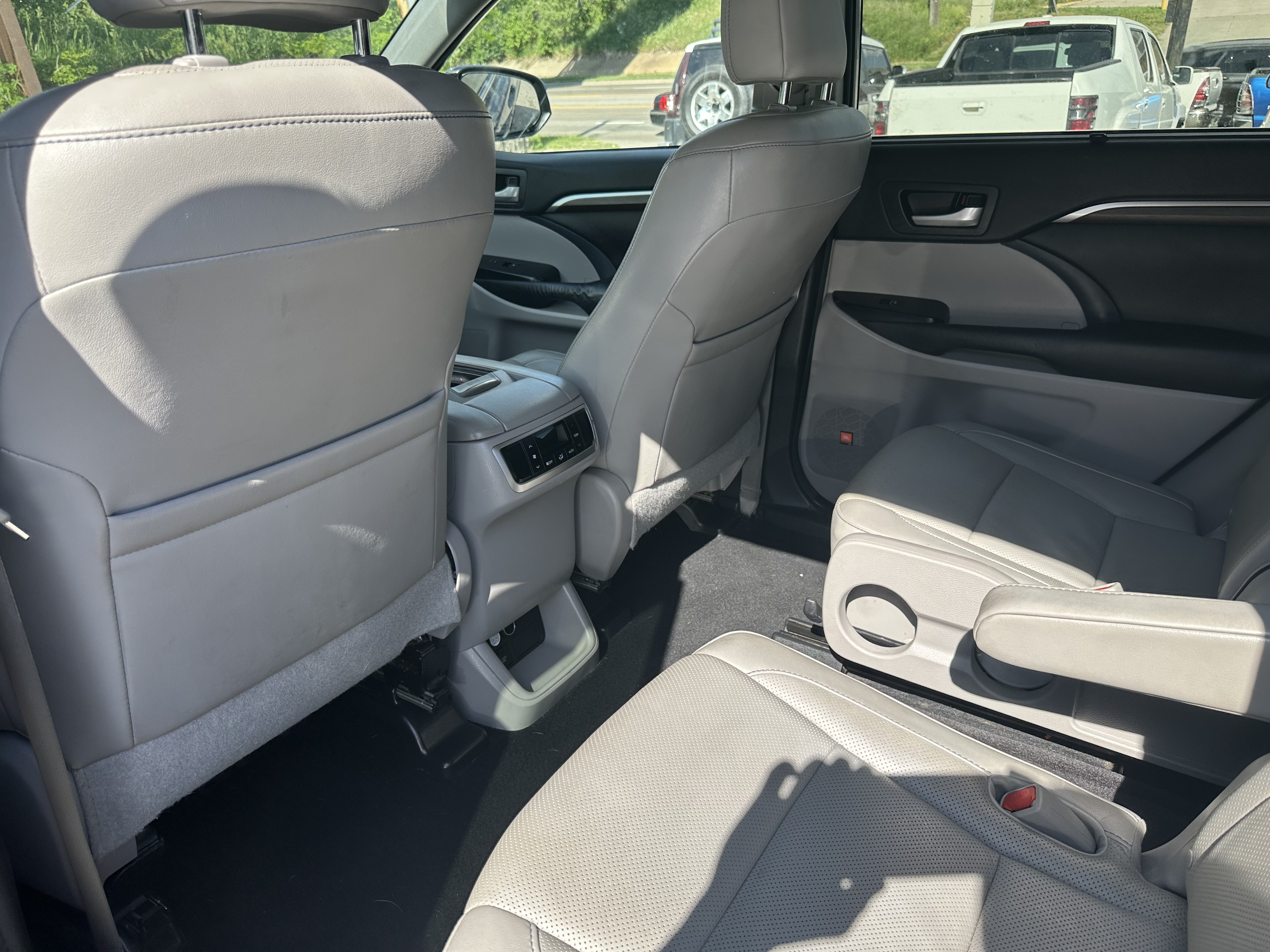 Used 2016 Toyota Highlander Limited AWD/4WD image 13