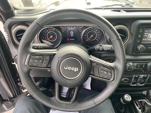 Used 2018 Jeep Wrangler Unlimited Sport image 19