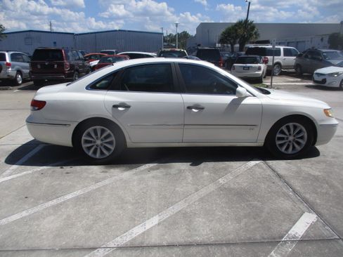 Used 2006 Hyundai Azera Limited FWD image 2