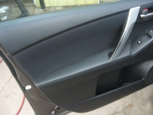 Used 2010 MAZDA MAZDA3 s Hatchback FWD image 8