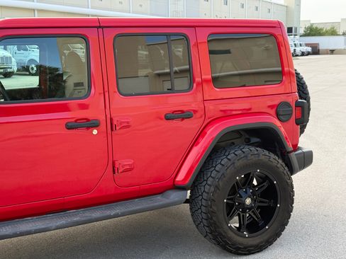 Used 2019 Jeep Wrangler 4WD Unlimited Sahara image 25