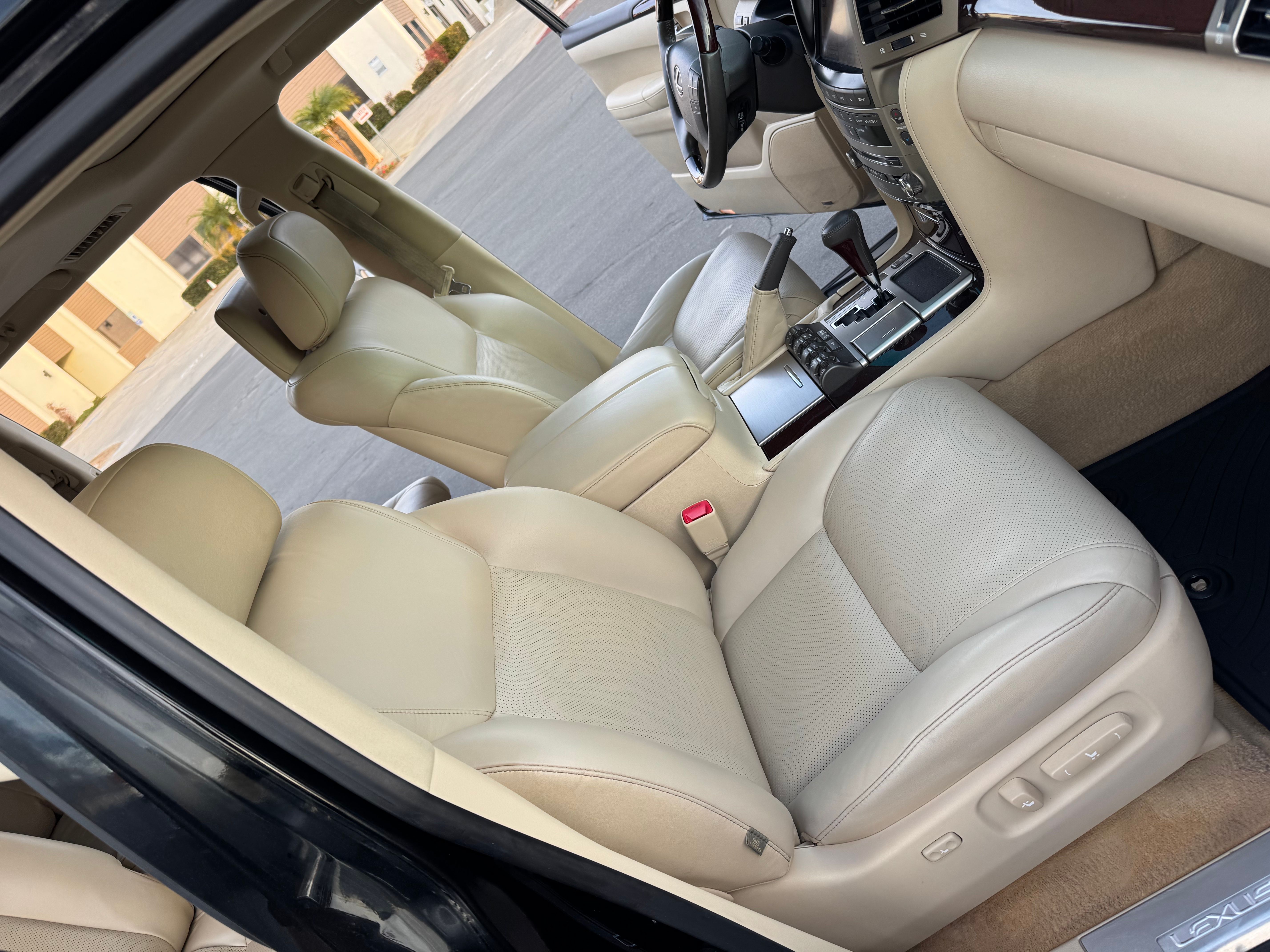 Used 2013 Lexus LX 570 4WD image 30