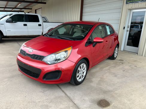 Used 2012 Kia Rio LX Hatchback FWD image 3