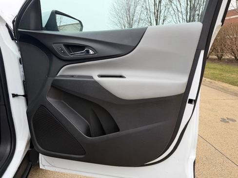 Used 2020 Chevrolet Equinox LT image 17