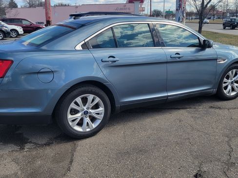 Used 2010 Ford Taurus SEL image 2