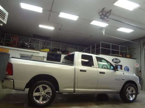 Used 2017 RAM 1500 Express image 8