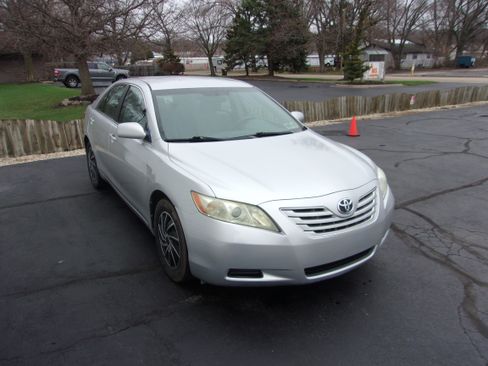 Used 2009 Toyota Camry image 2