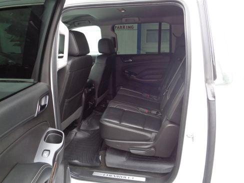 Used 2018 Chevrolet Suburban 4WD LT image 5