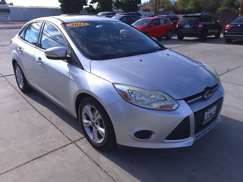 Used 2013 Ford Focus SE Sedan FWD image 1