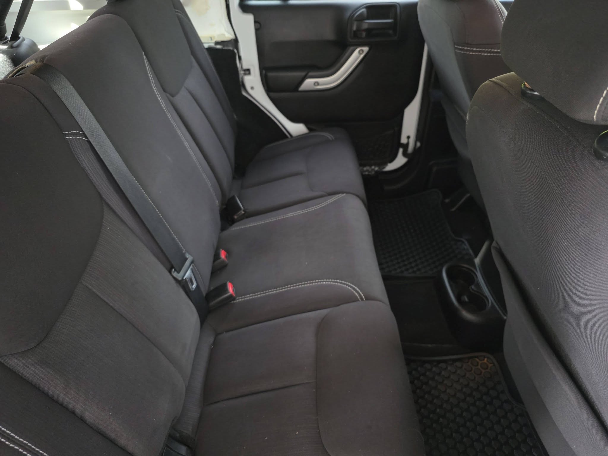 Used 2014 Jeep Wrangler 4WD Unlimited Sahara image 20