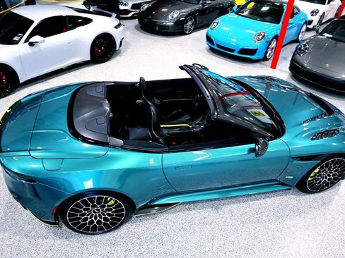 Used 2023 Aston Martin DBS image 9