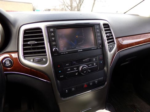 Used 2011 Jeep Grand Cherokee Limited image 14