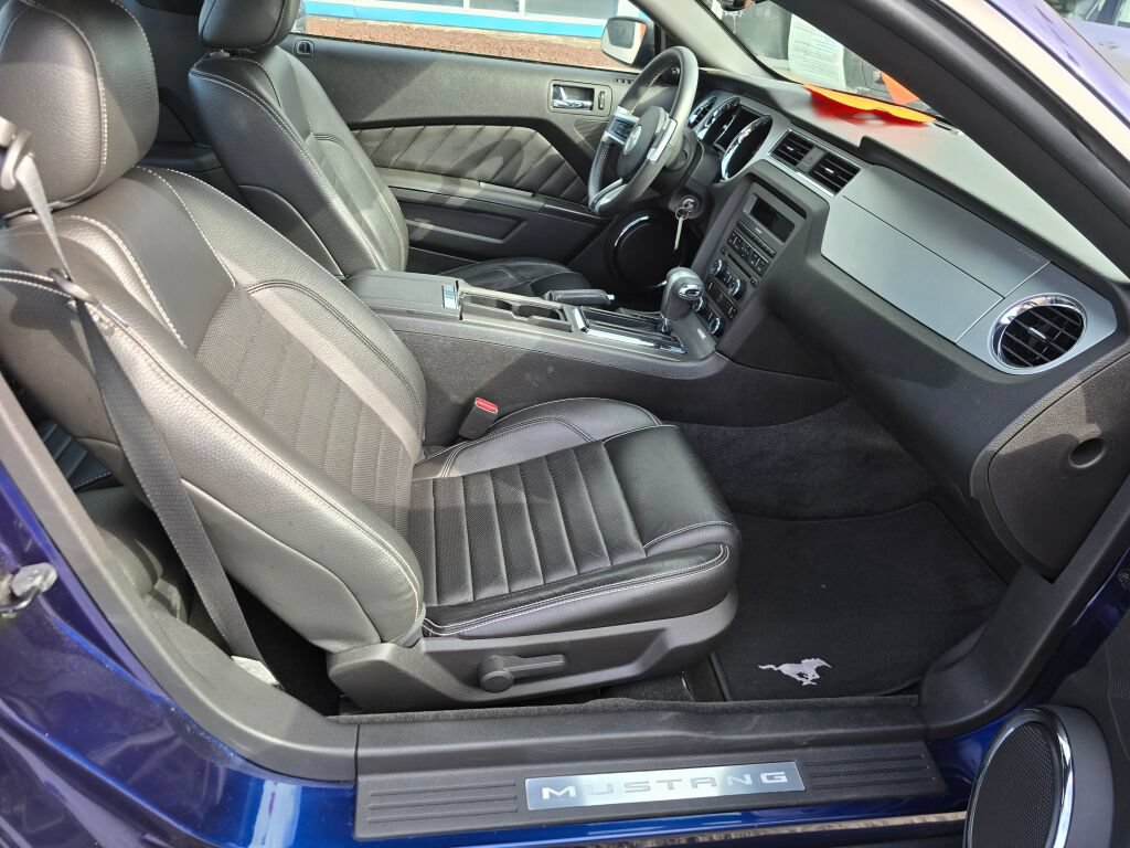 Used 2010 Ford Mustang Premium RWD image 11
