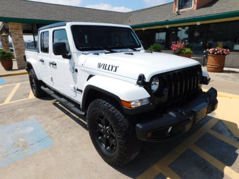 Used 2021 Jeep Gladiator Willys AWD/4WD image 1