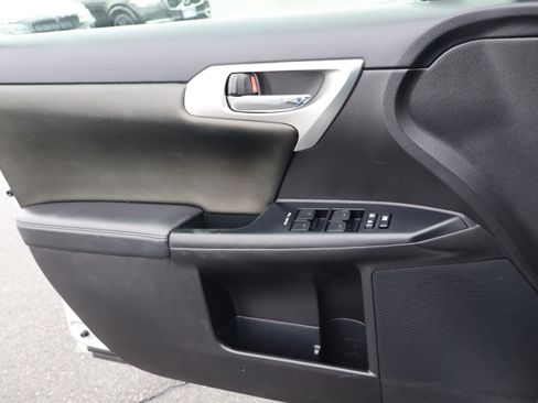 Used 2013 Lexus CT 200h Premium image 19