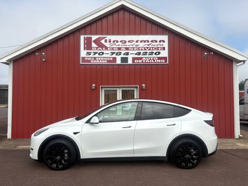 Used 2023 Tesla Model Y AWD image 1