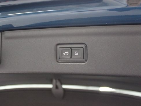 Used 2025 Audi A6 e-tron Premium image 39