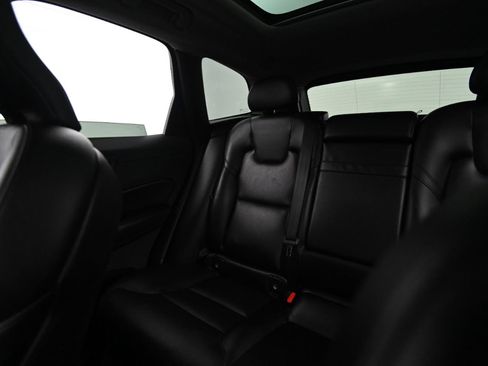 Used 2019 Volvo XC60 T5 Momentum w/ Multimedia Package image 40