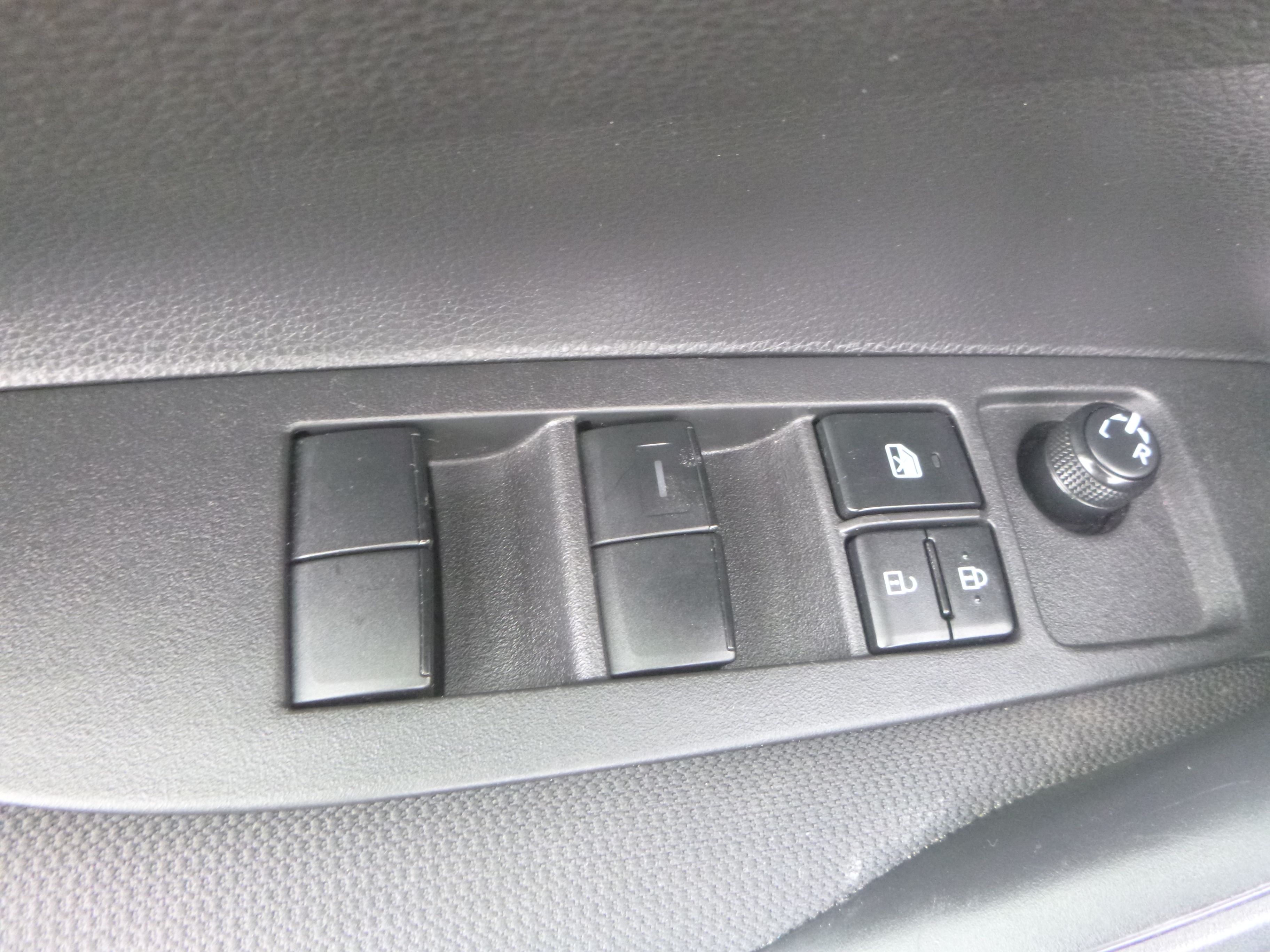 Used 2022 Toyota Corolla LE Sedan FWD image 12