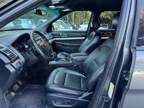 Used 2017 Ford Explorer XLT image 9