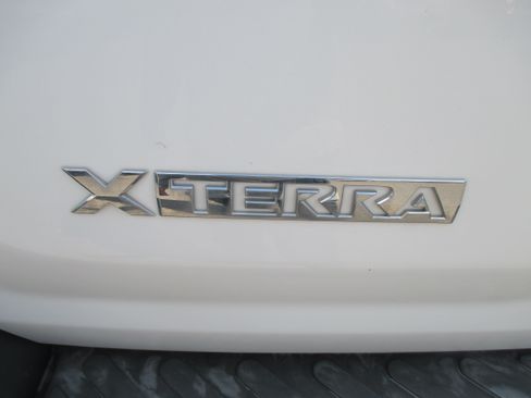 Used 2011 Nissan Xterra PRO-4X AWD/4WD image 9