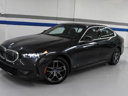 Used 2025 BMW i5 xDrive40 image 4