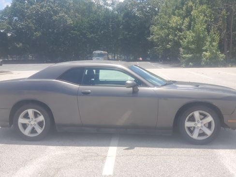 Used 2013 Dodge Challenger SXT image 5