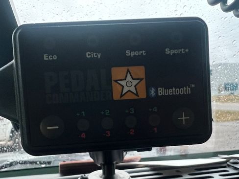 Used 2012 Jeep Wrangler Unlimited Sahara image 11