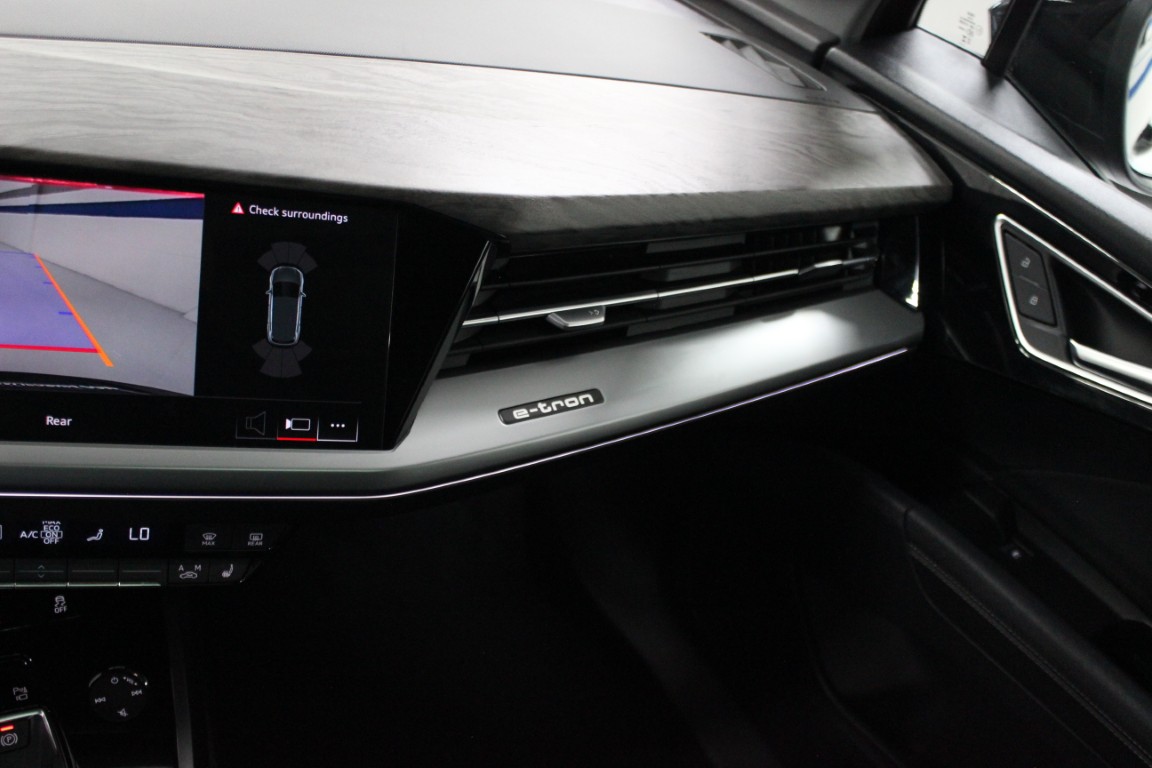 Used 2025 Audi Q4 e-tron Premium RWD image 28