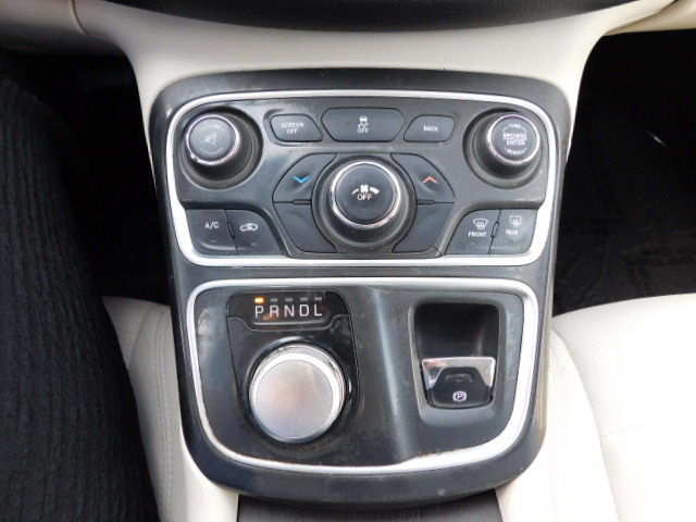 Used 2016 Chrysler 200 Limited FWD image 17