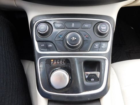Used 2016 Chrysler 200 Limited image 17