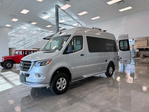 Used 2024 Mercedes-Benz Sprinter 2500 image 9