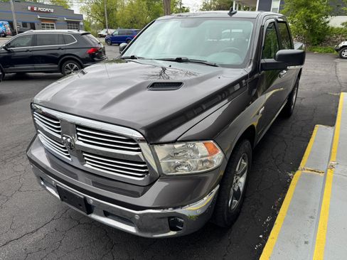 Used 2017 RAM 1500 4x4 Crew Cab Big Horn image 3