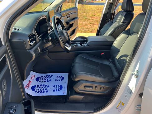 Used 2023 Honda Pilot Touring image 13