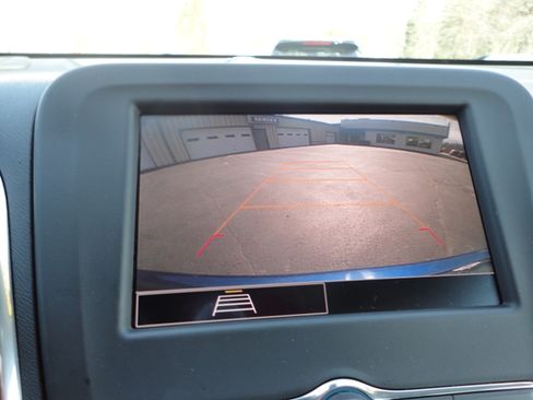 Used 2022 Chevrolet Equinox LT image 17