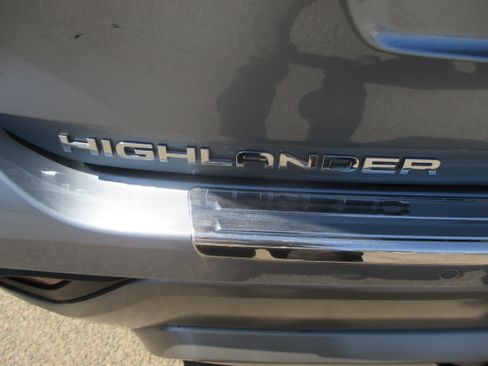 Used 2021 Toyota Highlander AWD Platinum V6 image 13