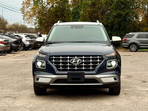 Used 2022 Hyundai Venue Limited image 2