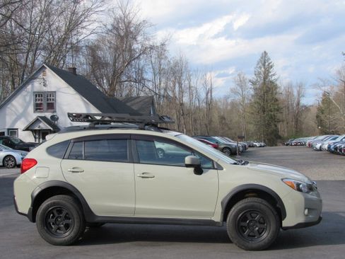 Used 2013 Subaru XV Crosstrek 2.0i Limited AWD/4WD image 9