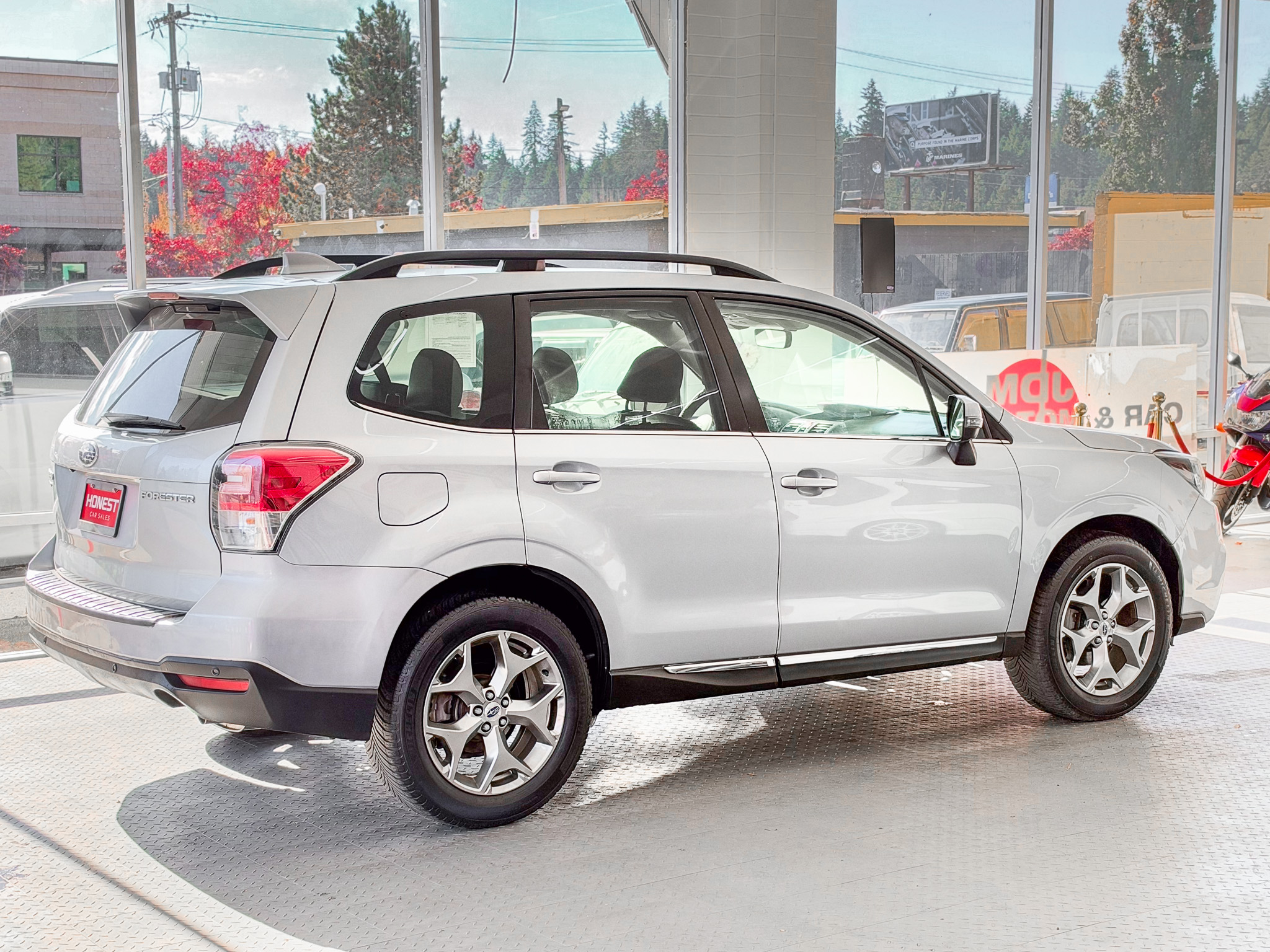 Used 2017 Subaru Forester 2.5i Touring AWD/4WD image 4