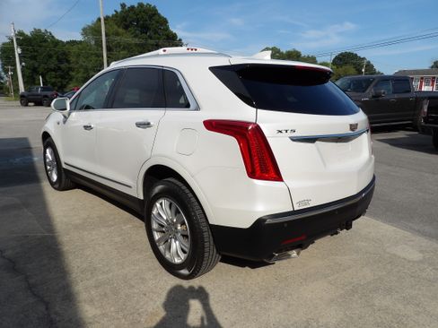 Used 2019 Cadillac XT5 FWD image 2