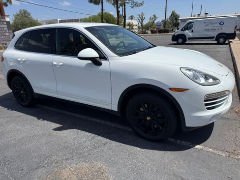 Used 2014 Porsche Cayenne AWD/4WD image 9