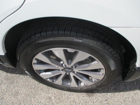 Used 2018 Subaru Outback 3.6R Touring image 23