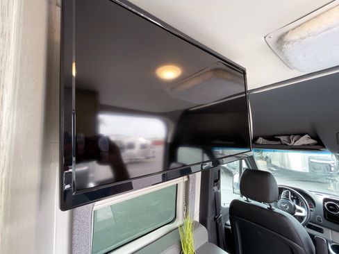 Used 2021 Mercedes-Benz Sprinter 4500 image 39