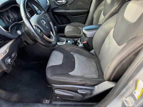 Used 2014 Jeep Cherokee 4WD Latitude image 5