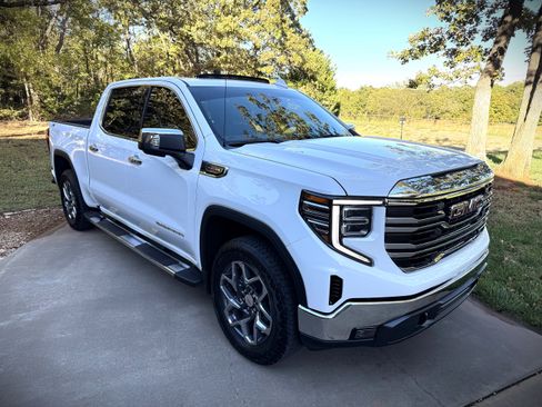 Used 2025 GMC Sierra 1500 SLT image 7