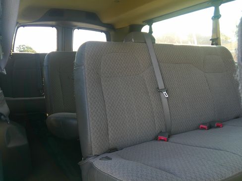 Used 2016 Chevrolet Express 3500 LT image 8