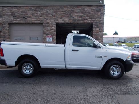 Used 2015 RAM 1500 4x4 Regular Cab ST image 4