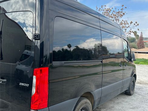 Used 2024 Mercedes-Benz Sprinter 2500 image 3