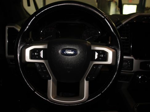 Used 2022 Ford F250 4x4 Crew Cab Lariat Super Duty image 29